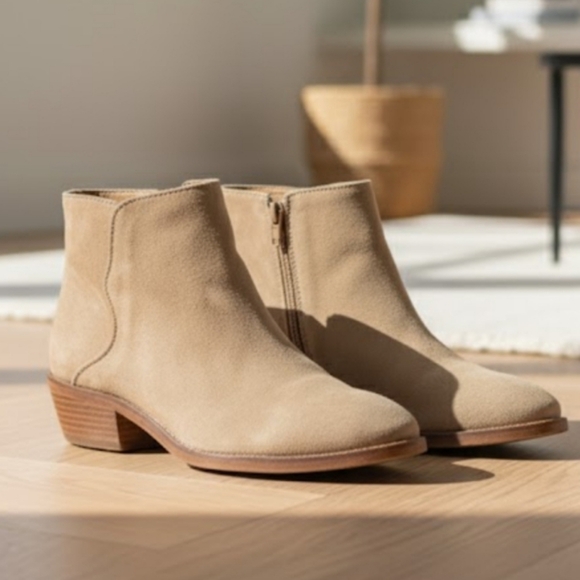 Frye Shoes - NEW! Frye leather booties sz 7 NWT